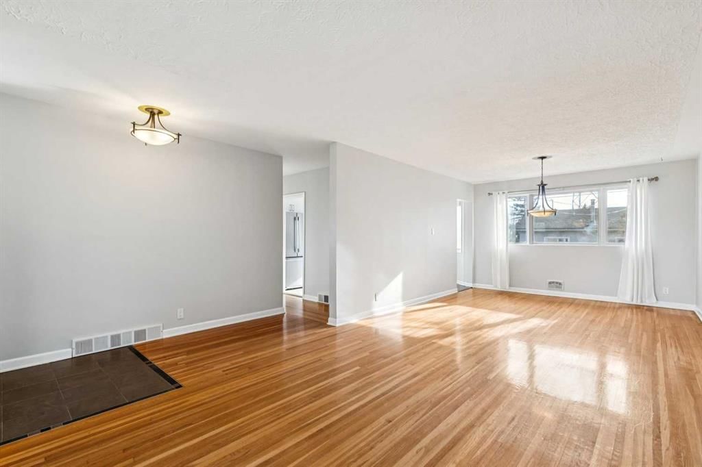 719 49 Avenue SW, Calgary — photo 5 of 41