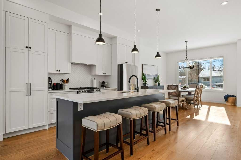 318 28 Avenue NE, Calgary — photo 3 of 44