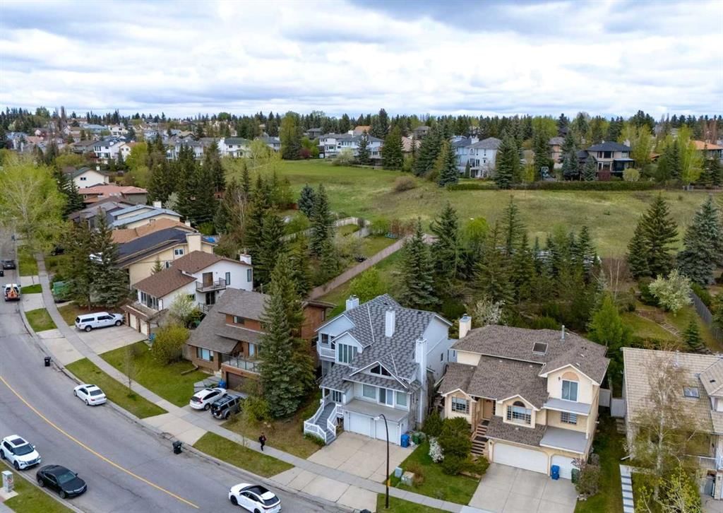 164 Hawksbrow Drive NW, Calgary — photo 2 of 50