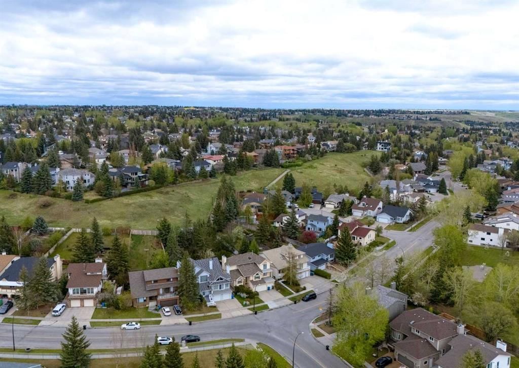164 Hawksbrow Drive NW, Calgary — photo 3 of 50