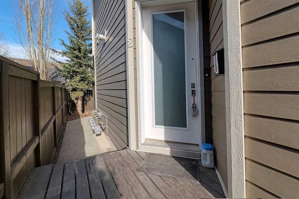 2, 306 12 Avenue NE, Calgary — photo 2 of 44