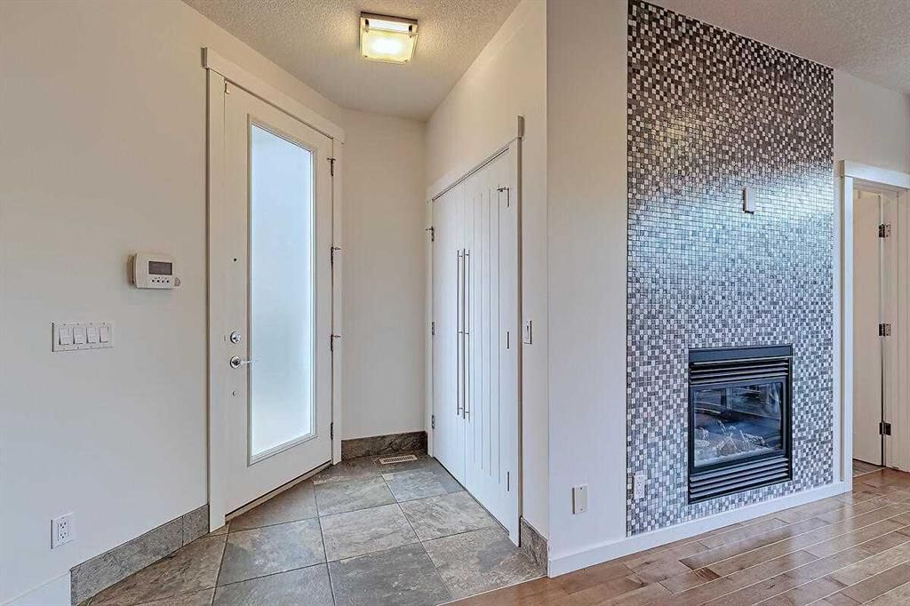 2, 306 12 Avenue NE, Calgary — photo 3 of 44