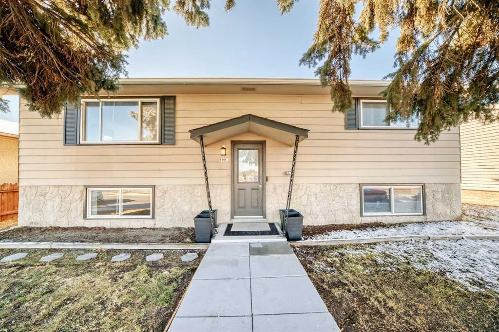 5903 4 Avenue NE, Calgary — main listing photo