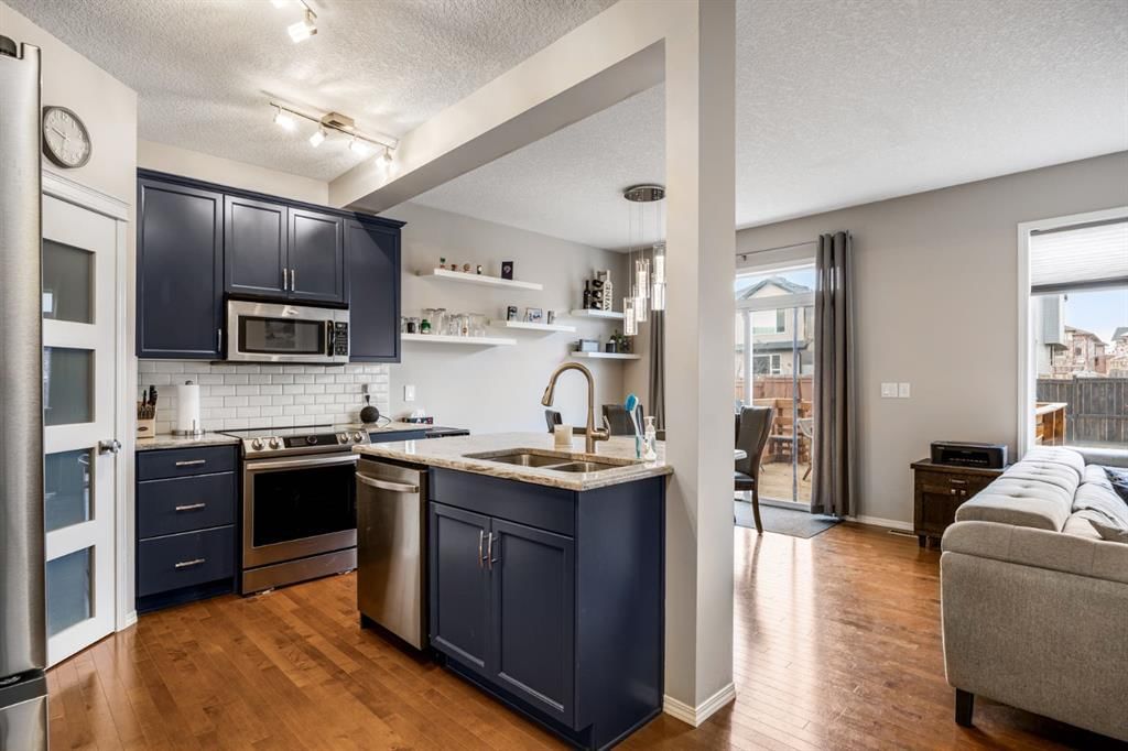 526 New Brighton Drive SE, Calgary — photo 3 of 41