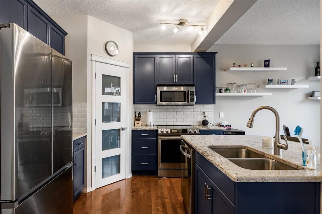 526 New Brighton Drive SE, Calgary — photo 4 of 41