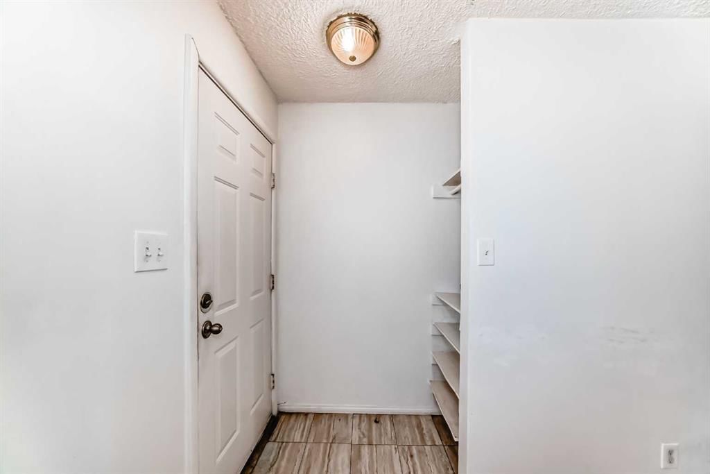1706 43 Street SE, Calgary — photo 3 of 46