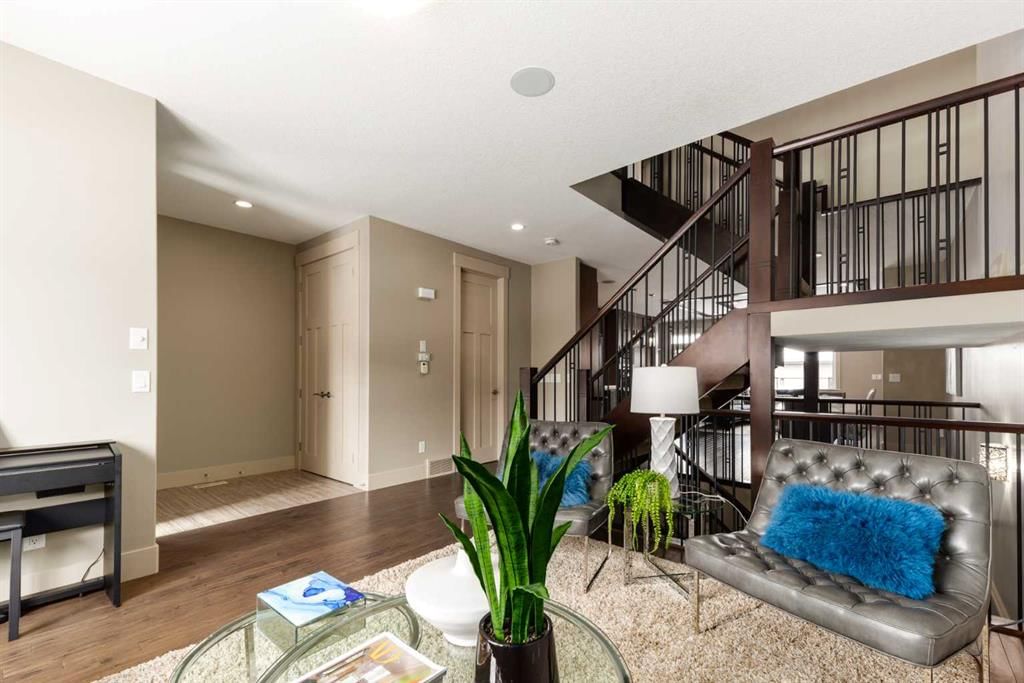 14 27 Avenue SW, Calgary — photo 5 of 50