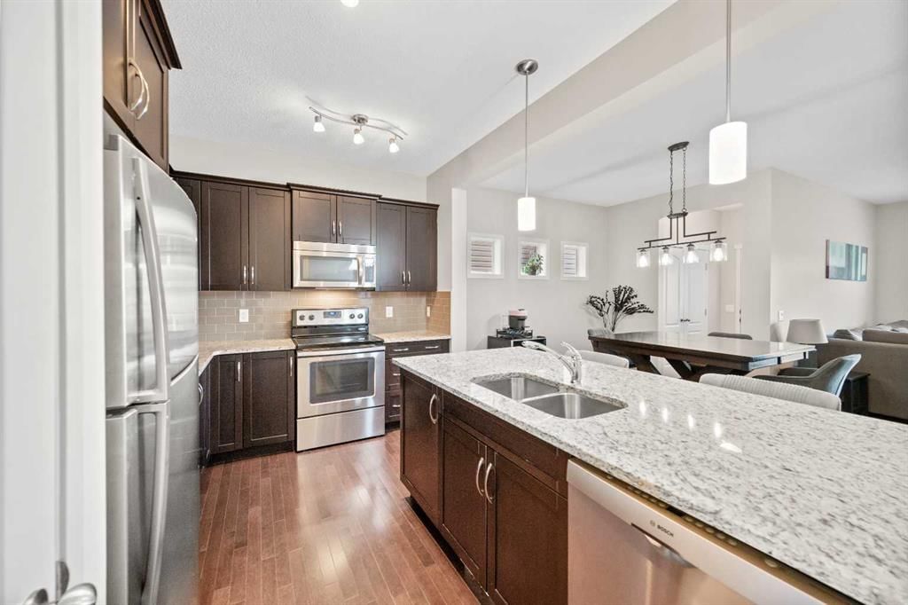 112 Copperpond Park, Calgary — photo 4 of 27