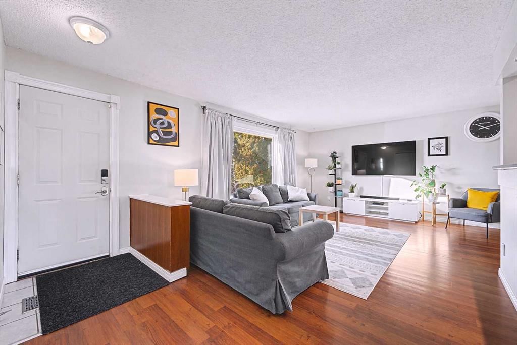 336 Penworth Way SE, Calgary — photo 3 of 50