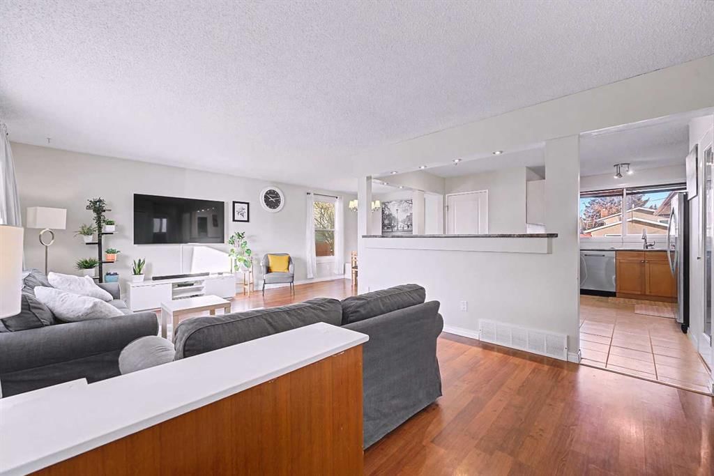 336 Penworth Way SE, Calgary — photo 4 of 50