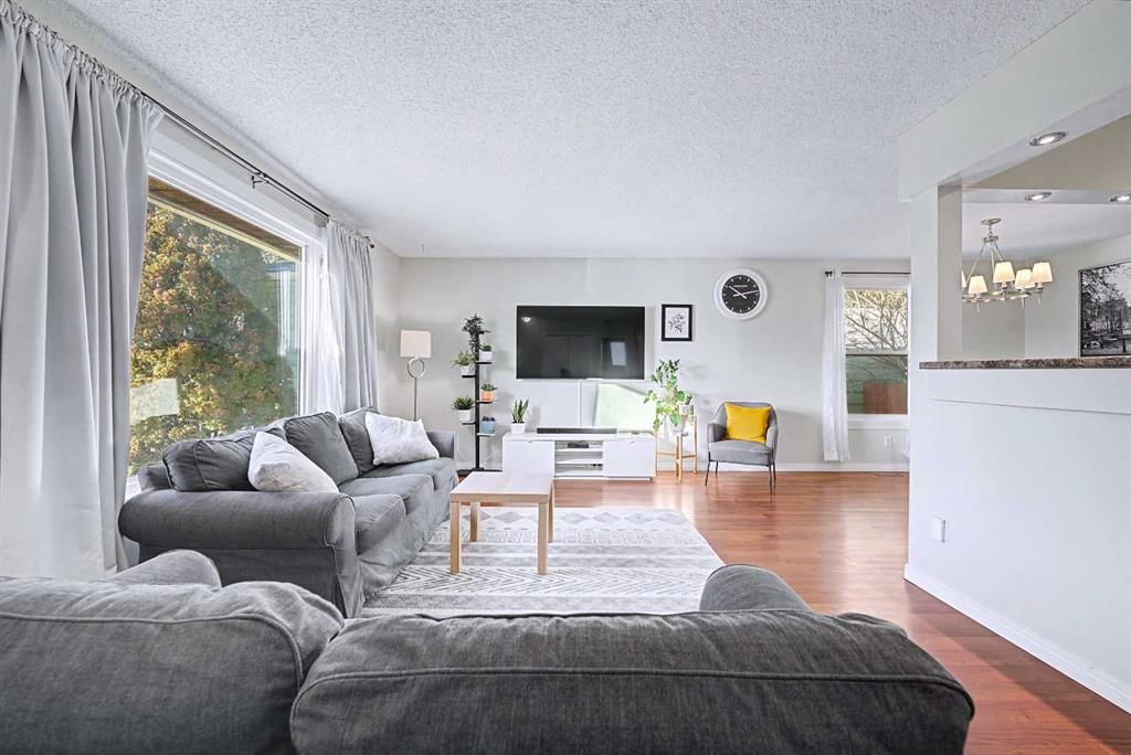 336 Penworth Way SE, Calgary — photo 5 of 50