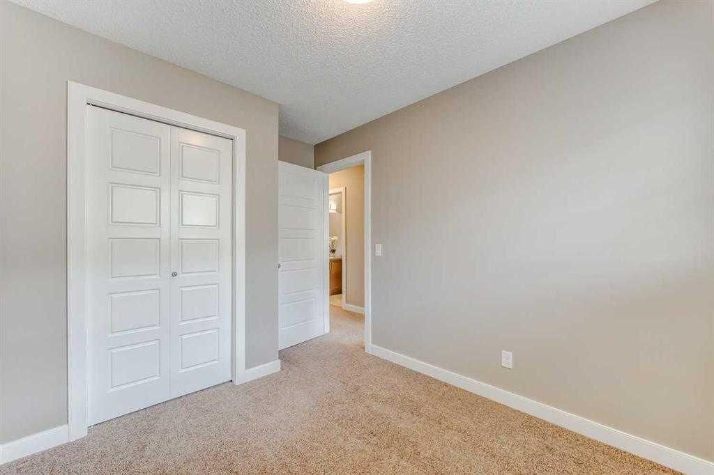 136 Pantego Lane NW, Calgary — photo 2 of 15