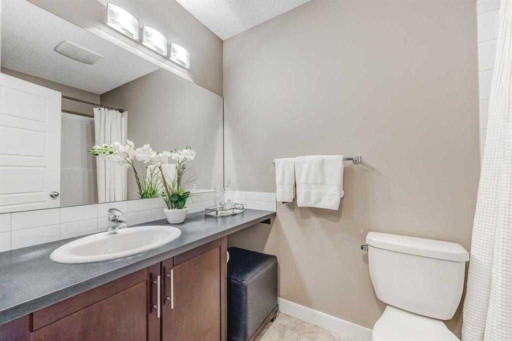 136 Pantego Lane NW, Calgary — photo 4 of 15