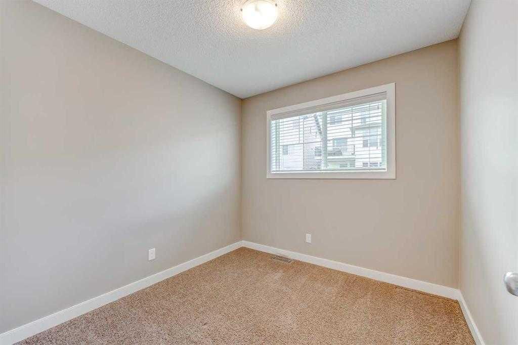 136 Pantego Lane NW, Calgary — photo 5 of 15