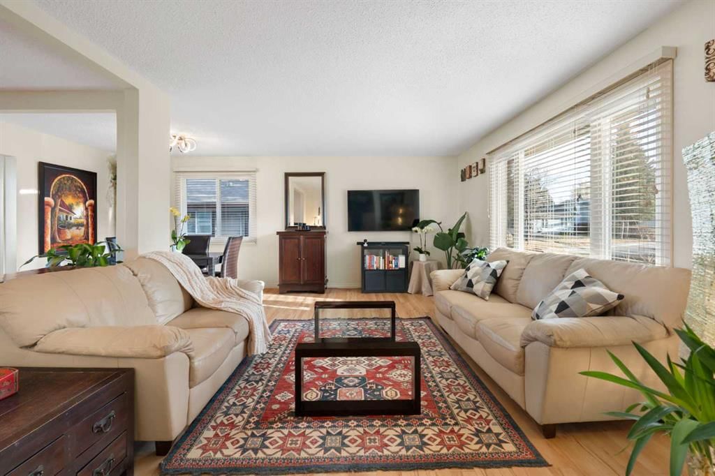 308 Hunterbrook Place NW, Calgary — photo 4 of 35