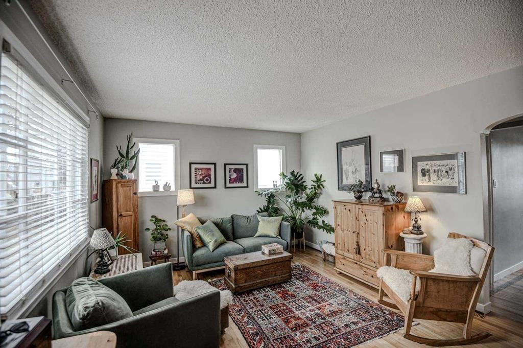 614 22 Avenue NE, Calgary — photo 4 of 27