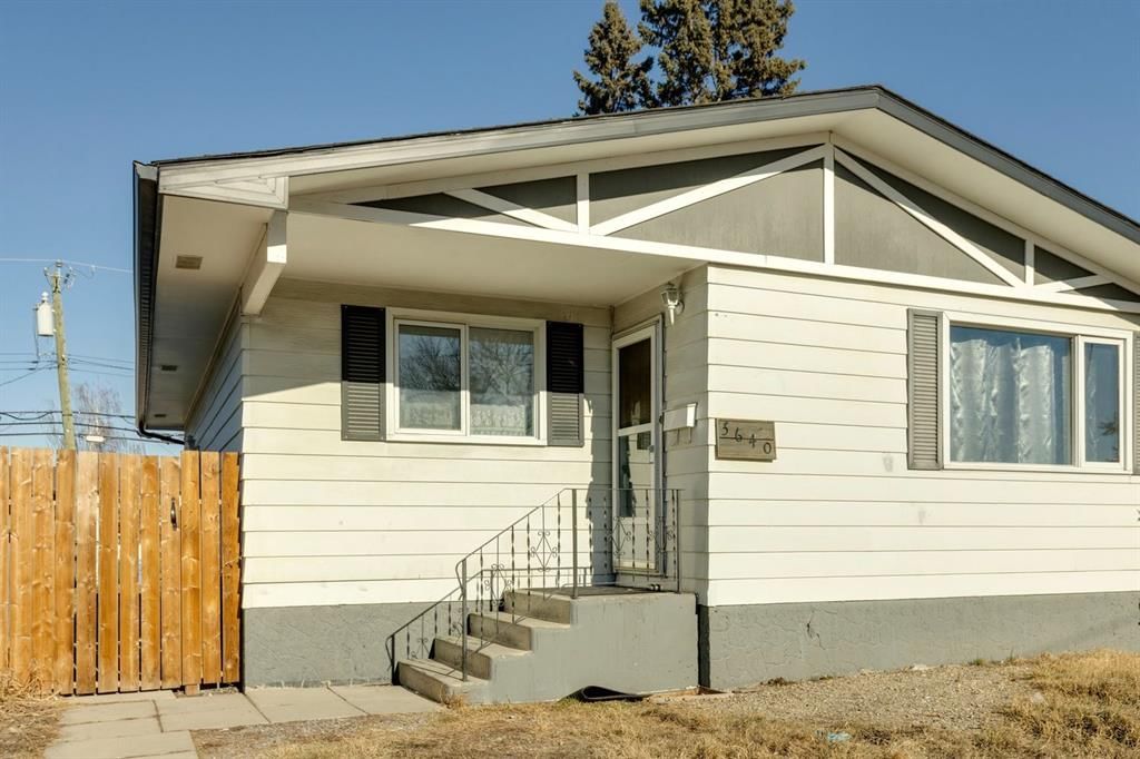 3640 Dover Ridge Drive SE, Calgary — photo 2 of 23