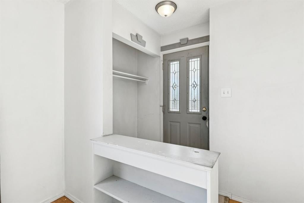 3640 Dover Ridge Drive SE, Calgary — photo 3 of 23