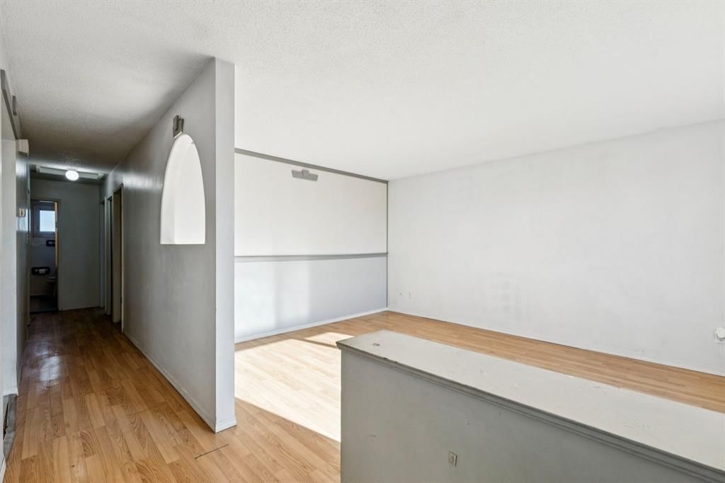 3640 Dover Ridge Drive SE, Calgary — photo 4 of 23