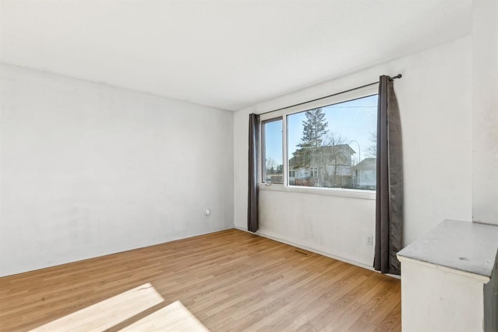 3640 Dover Ridge Drive SE, Calgary — photo 5 of 23