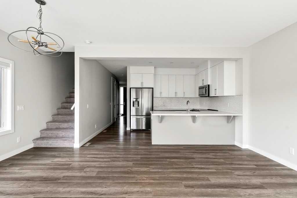 168 Crestridge Common SW, Calgary — photo 5 of 38