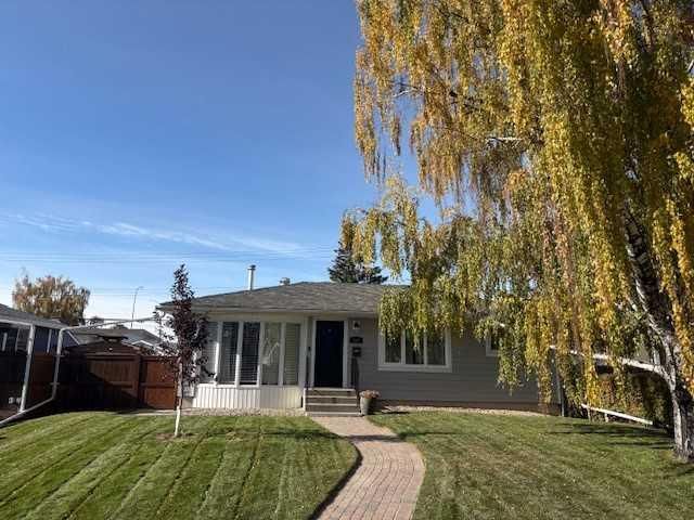 412 Athlone Road SE, Calgary — photo 2 of 45