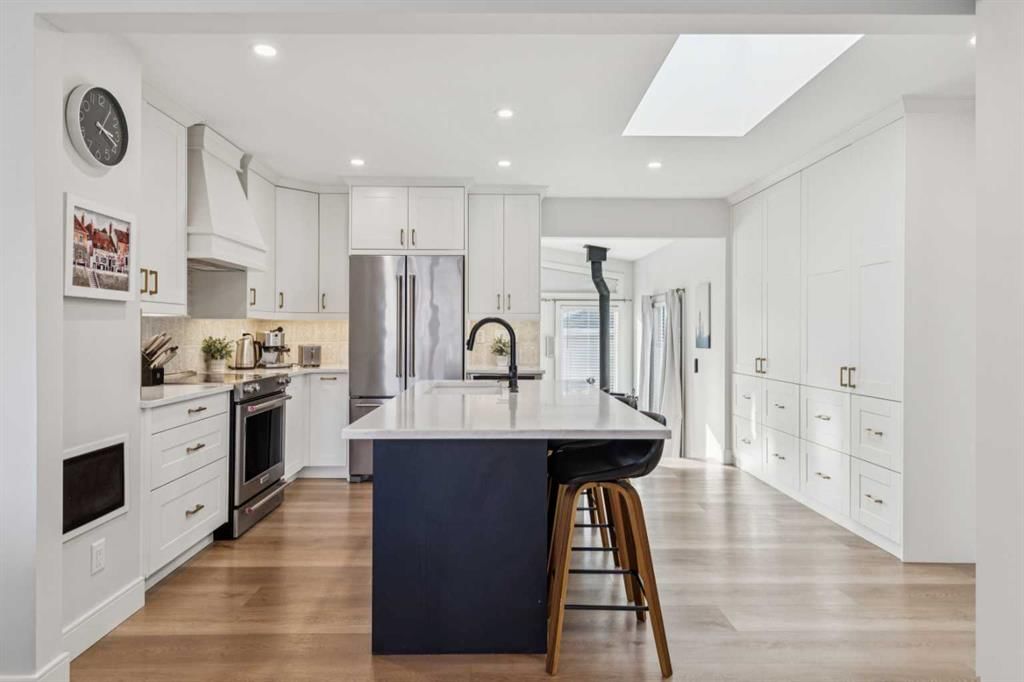 412 Athlone Road SE, Calgary — photo 5 of 45