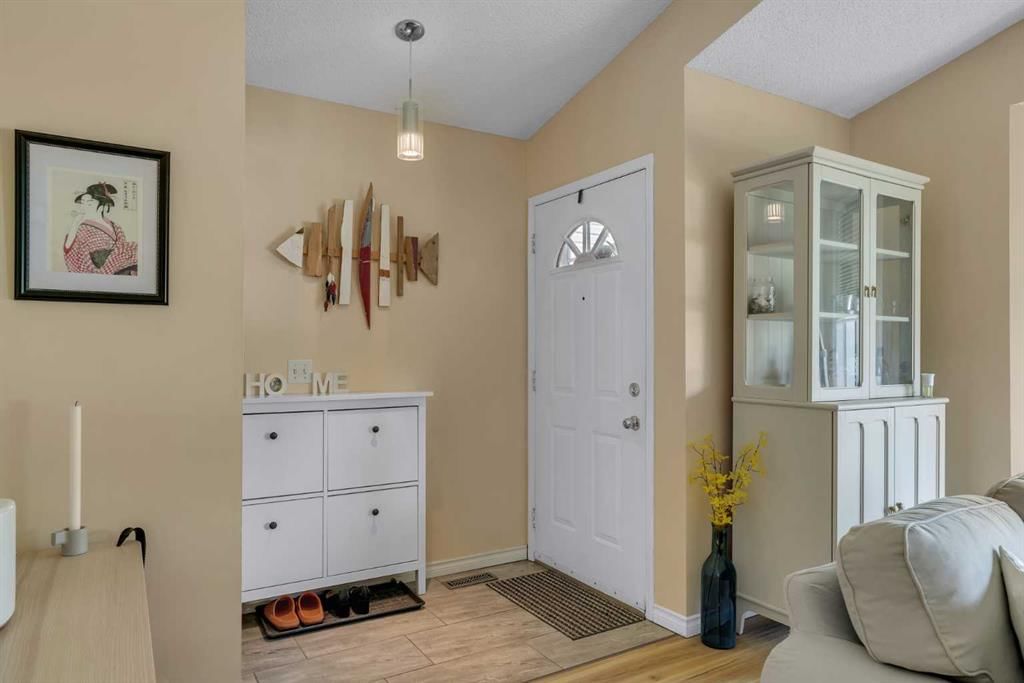 43 Covington Rise NE, Calgary — photo 3 of 32