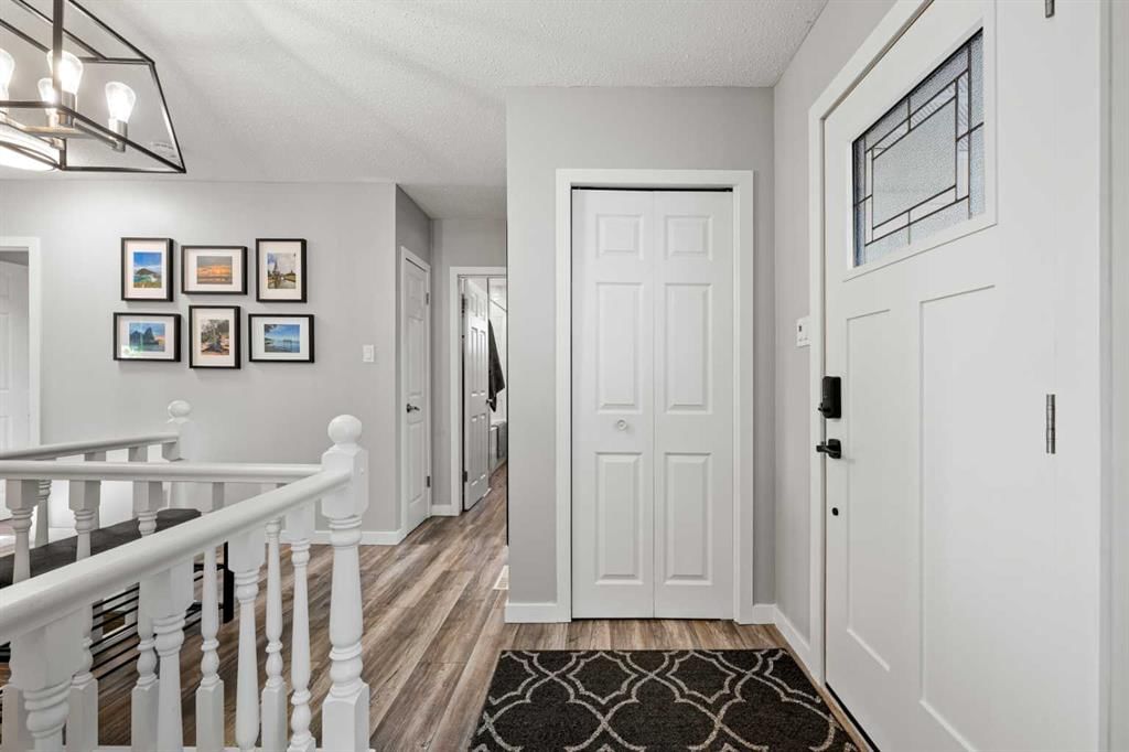 304 Wascana Crescent SE, Calgary — photo 4 of 49