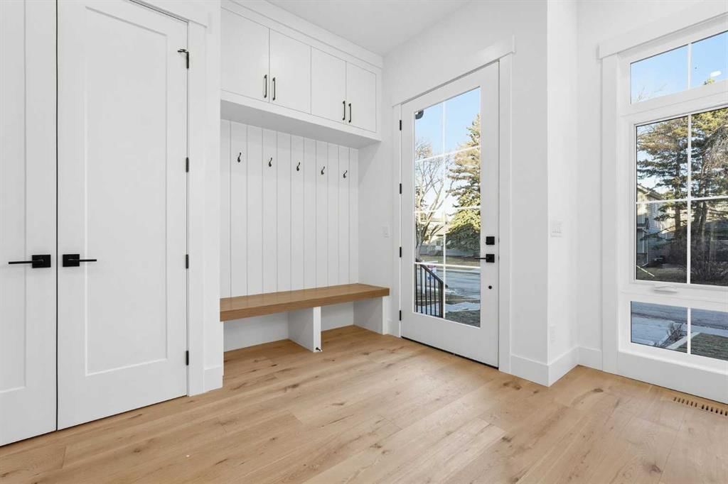 3515 42 Street SW, Calgary — photo 3 of 48