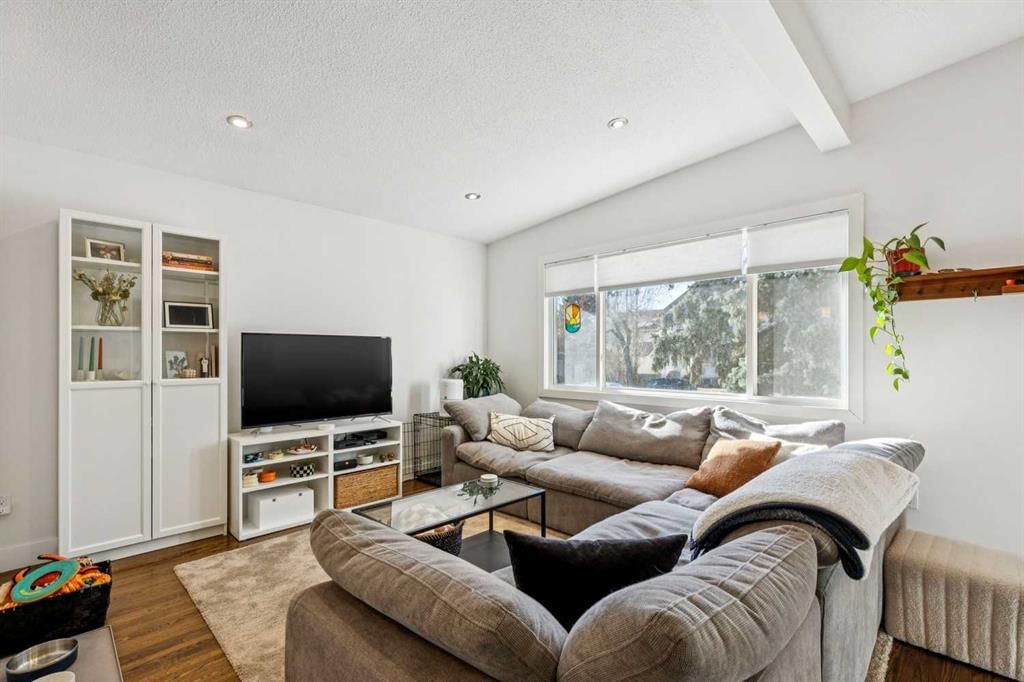 3108 39 Street SW, Calgary — photo 5 of 38