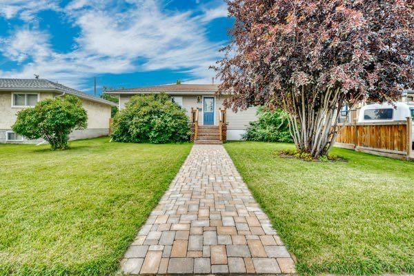 8319 Bowness Road, Calgary — photo 2 of 38