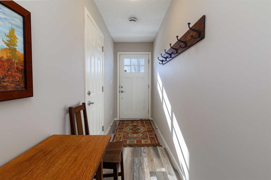 513 Ascot Circle SW, Calgary — photo 3 of 28