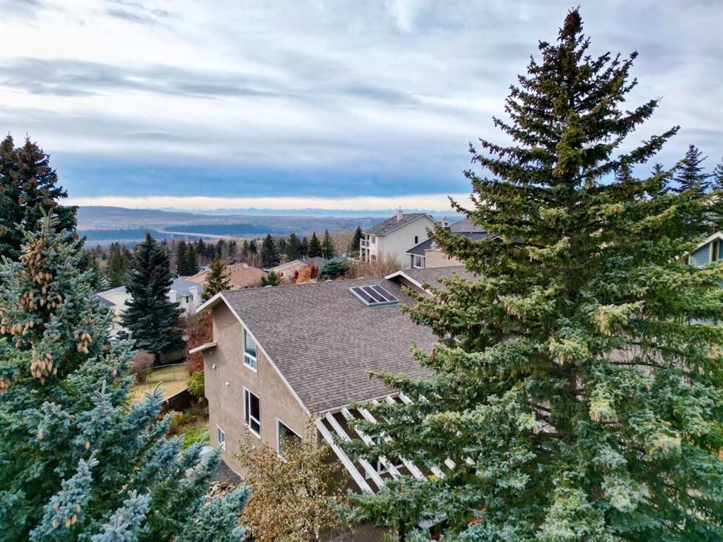 16 Silvercreek Place NW, Calgary — photo 3 of 50