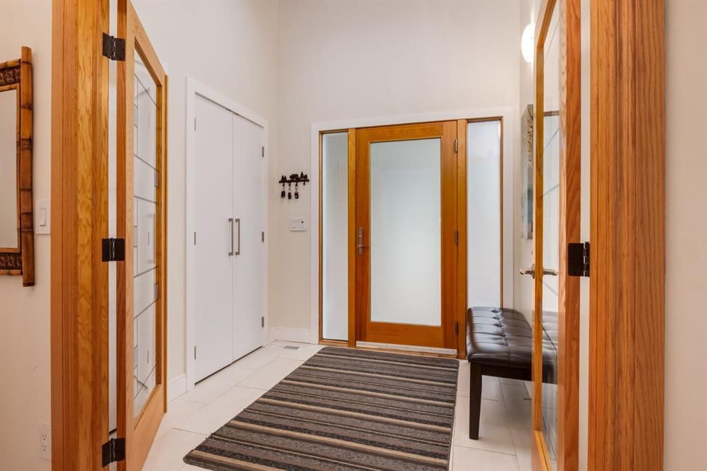 16 Silvercreek Place NW, Calgary — photo 5 of 50