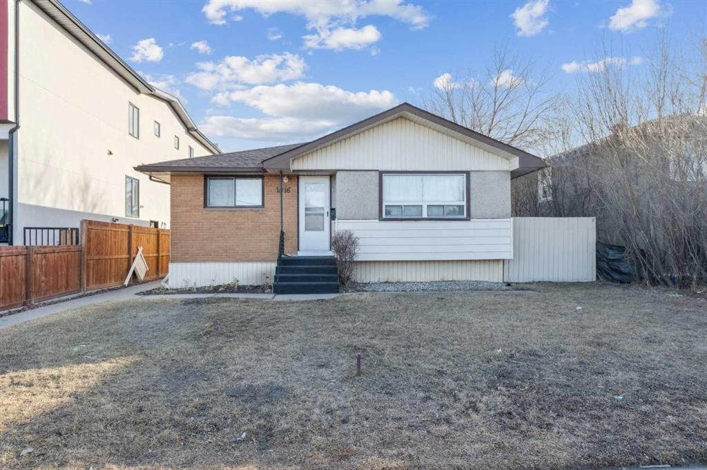 1816 42 Street SE, Calgary — photo 3 of 47