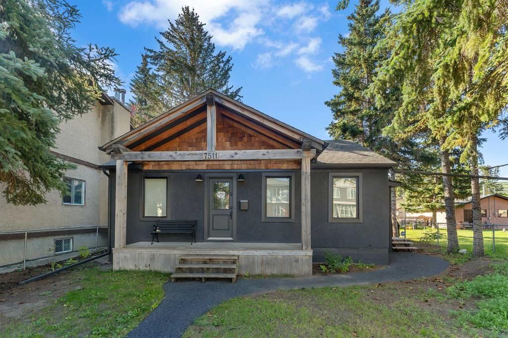 7511 36 Avenue NW, Calgary — main listing photo