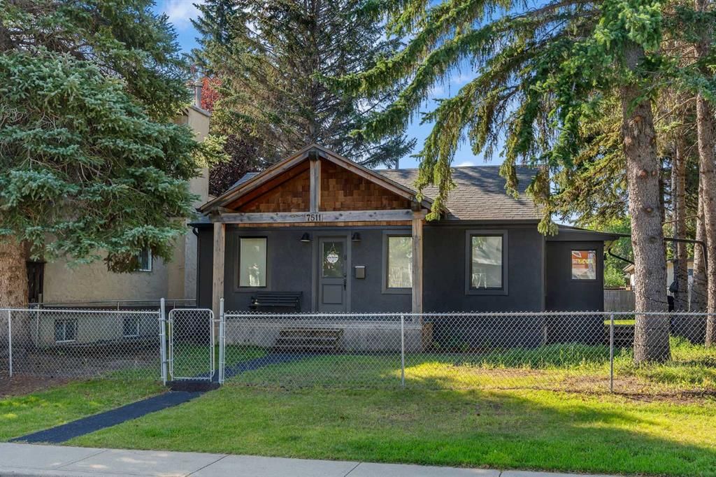 7511 36 Avenue NW, Calgary — photo 2 of 33