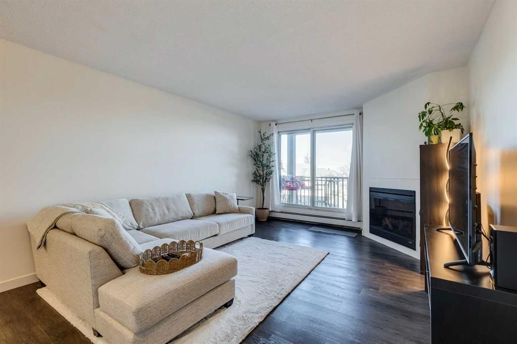 724, 6400 Coach Hill Road SW, Calgary — photo 3 of 27