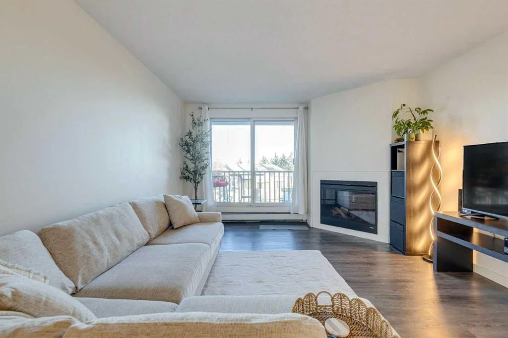 724, 6400 Coach Hill Road SW, Calgary — photo 4 of 27
