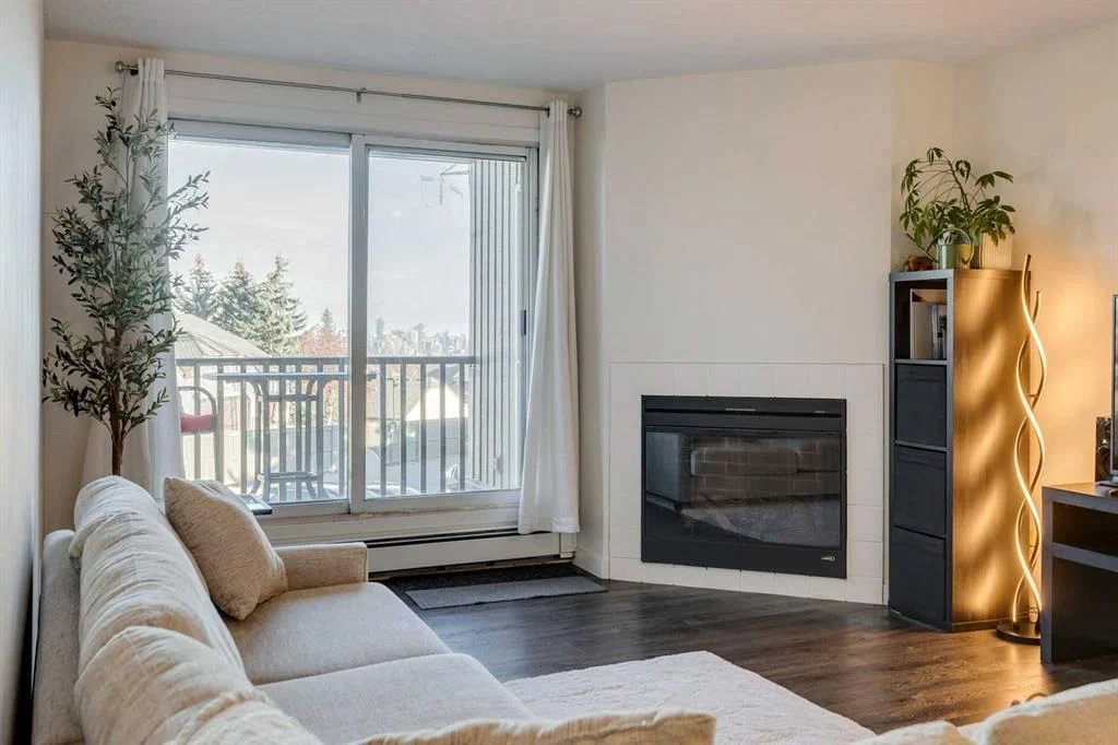 724, 6400 Coach Hill Road SW, Calgary — photo 5 of 27