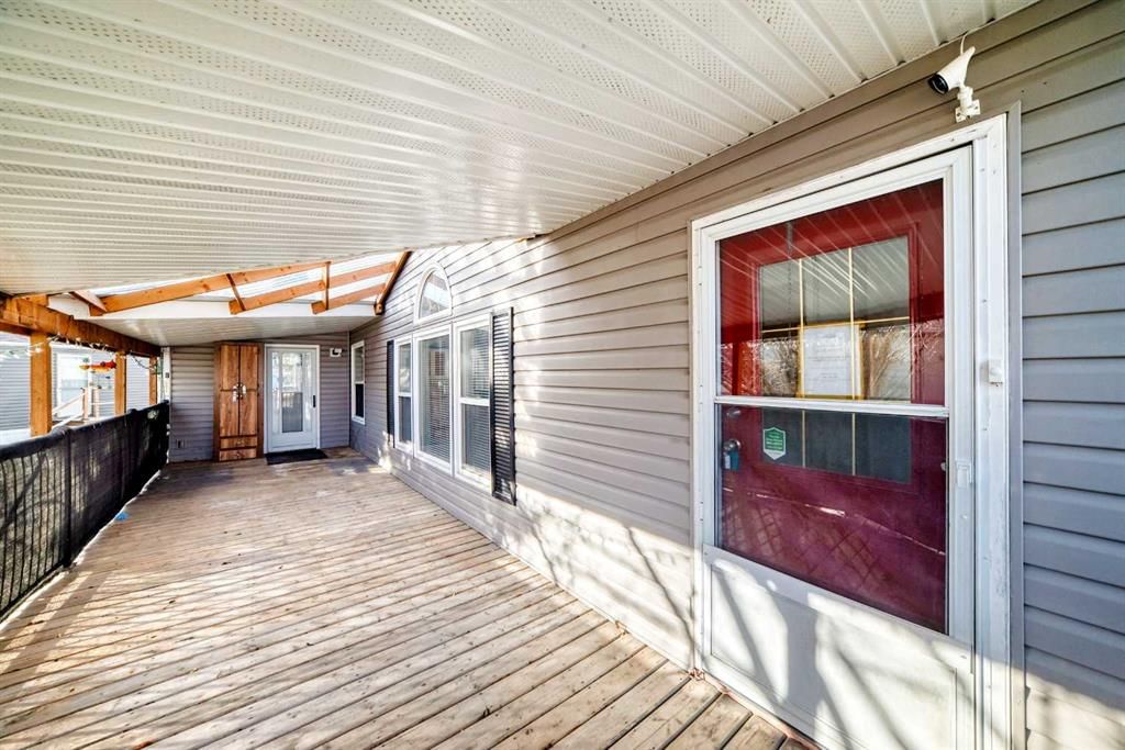 360 Burroughs Circle NE, Calgary — photo 3 of 36