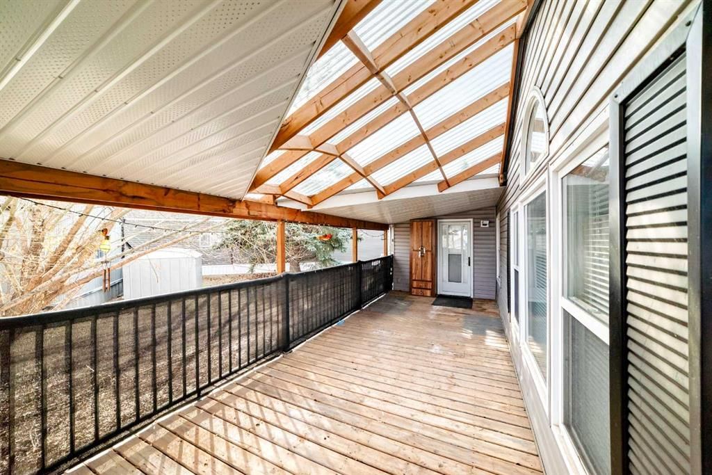 360 Burroughs Circle NE, Calgary — photo 4 of 36