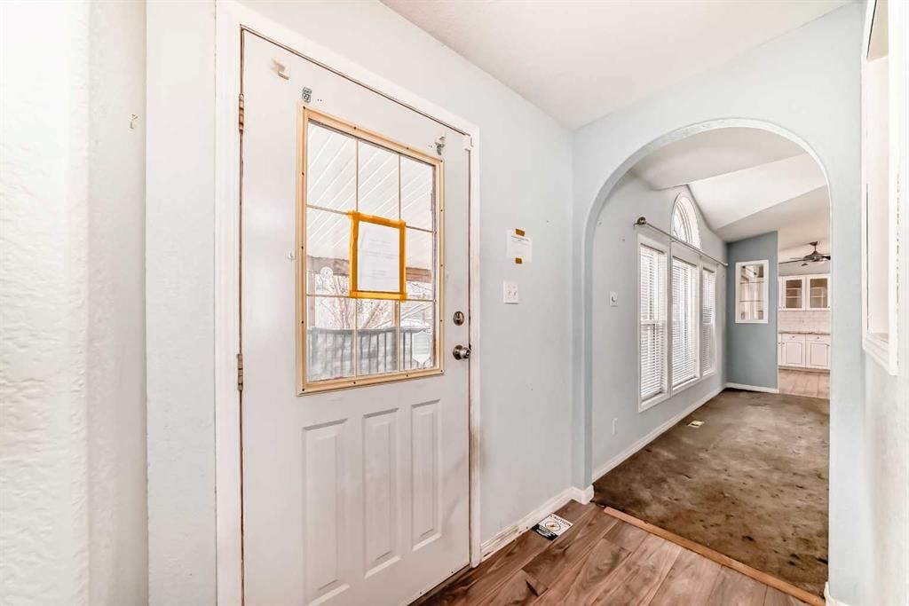 360 Burroughs Circle NE, Calgary — photo 5 of 36