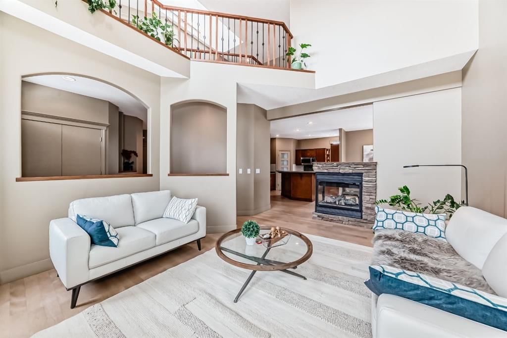 38 Discovery Ridge Green SW, Calgary — photo 5 of 50