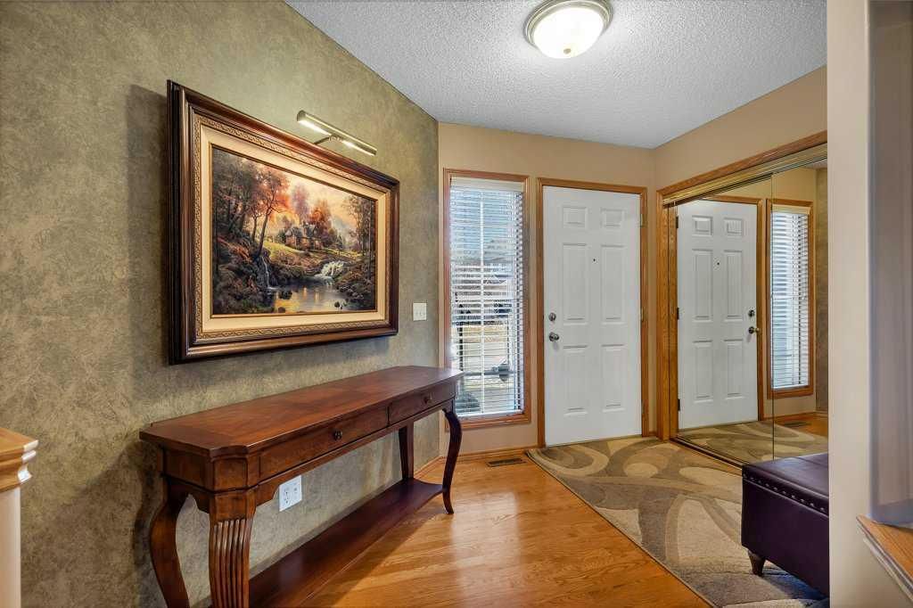 123 Valley Glen Bay NW, Calgary — photo 3 of 48