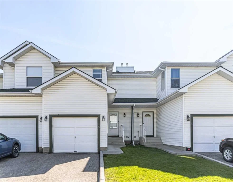 165 Sandpiper Lane NW, Calgary — main listing photo