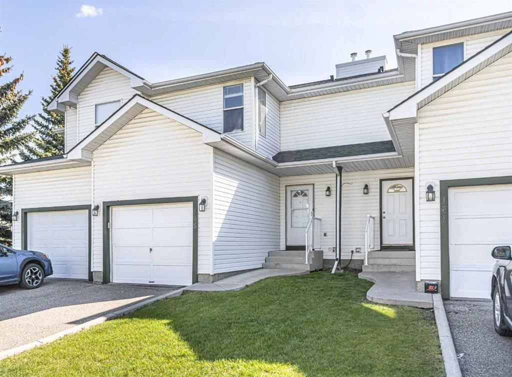 165 Sandpiper Lane NW, Calgary — photo 2 of 17