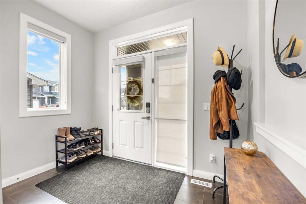 40 Evansfield Place NW, Calgary — photo 2 of 45