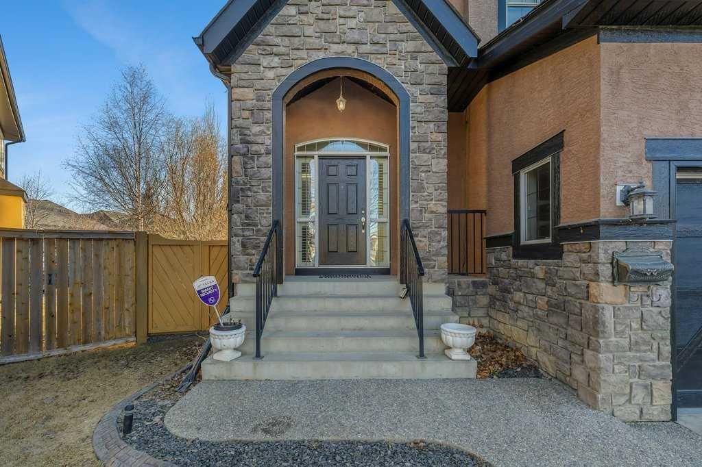 218 Valley Woods Place NW, Calgary — photo 2 of 50